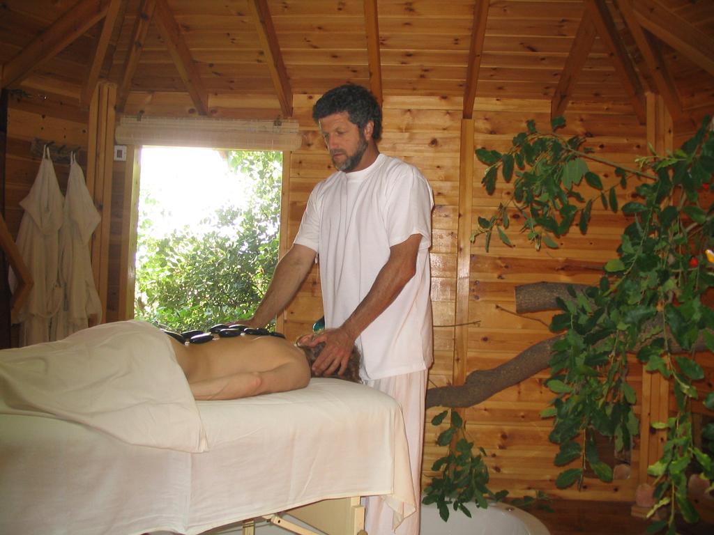 Spa In The Woods - B&B In Amirim Exterior foto